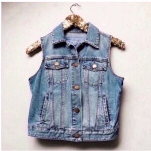 GAP Classic Denim Button Down Vest